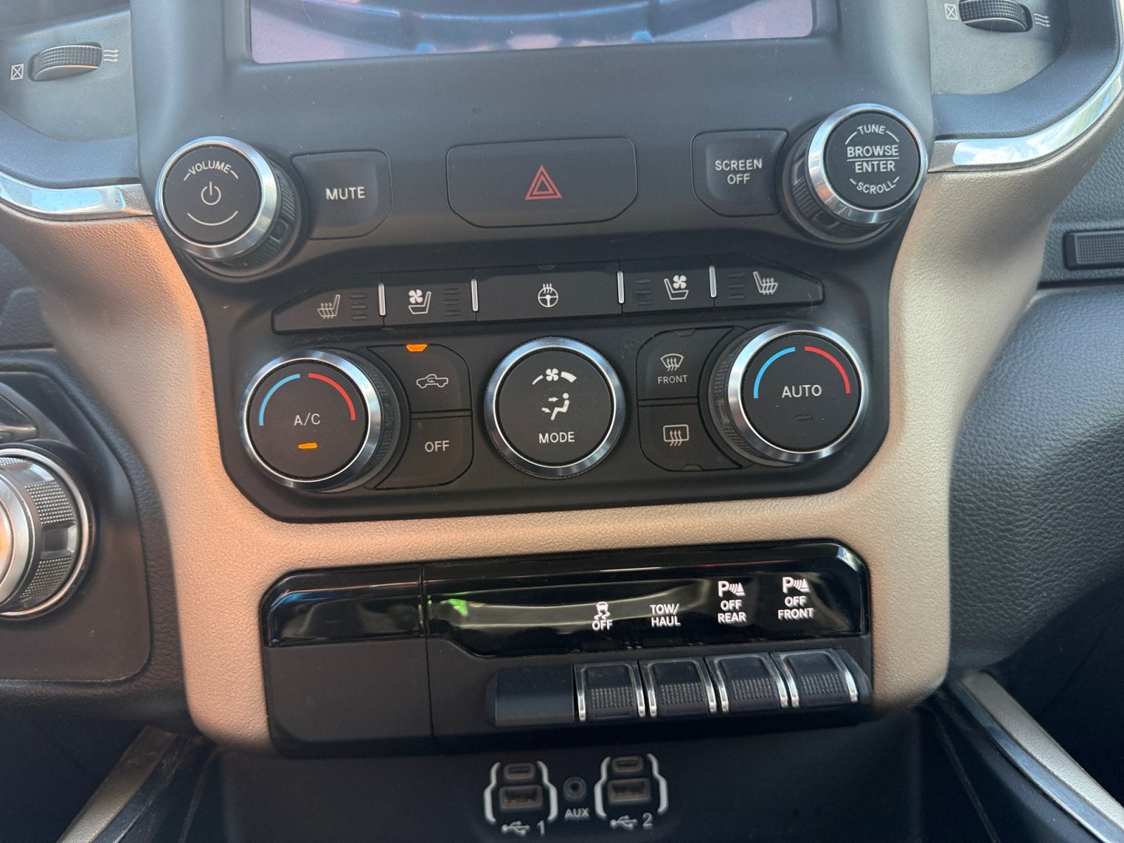 2022 RAM 1500 Laramie Crew Cab 4x4 5'7" Box
