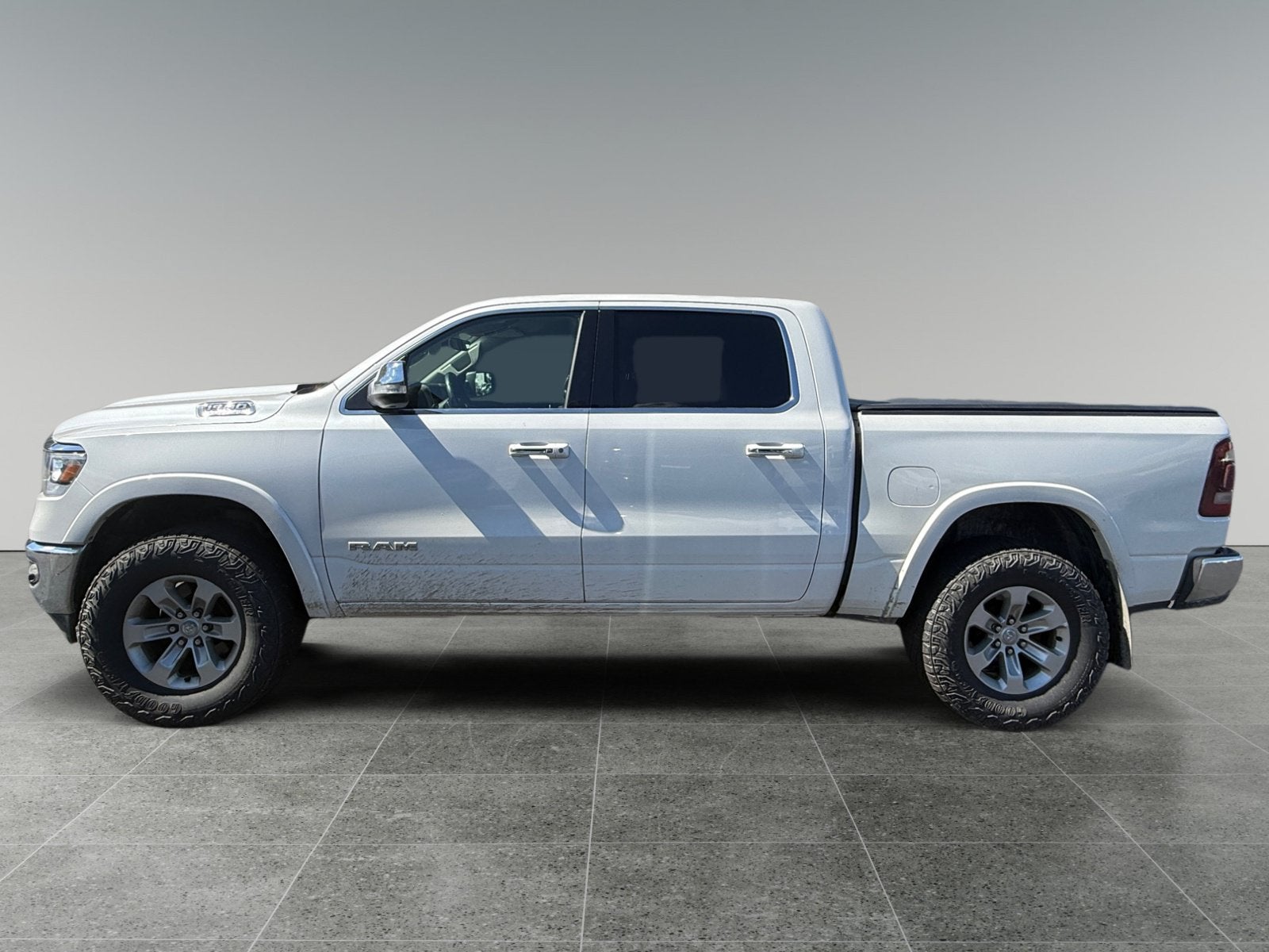 2022 RAM 1500 Laramie Crew Cab 4x4 5'7" Box