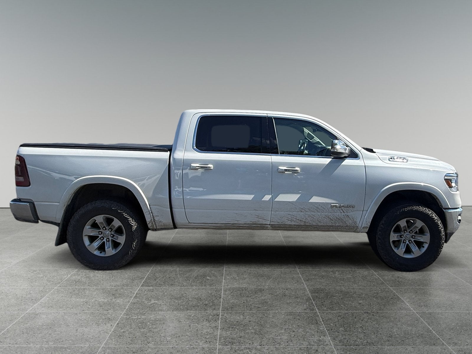 2022 RAM 1500 Laramie Crew Cab 4x4 5'7" Box