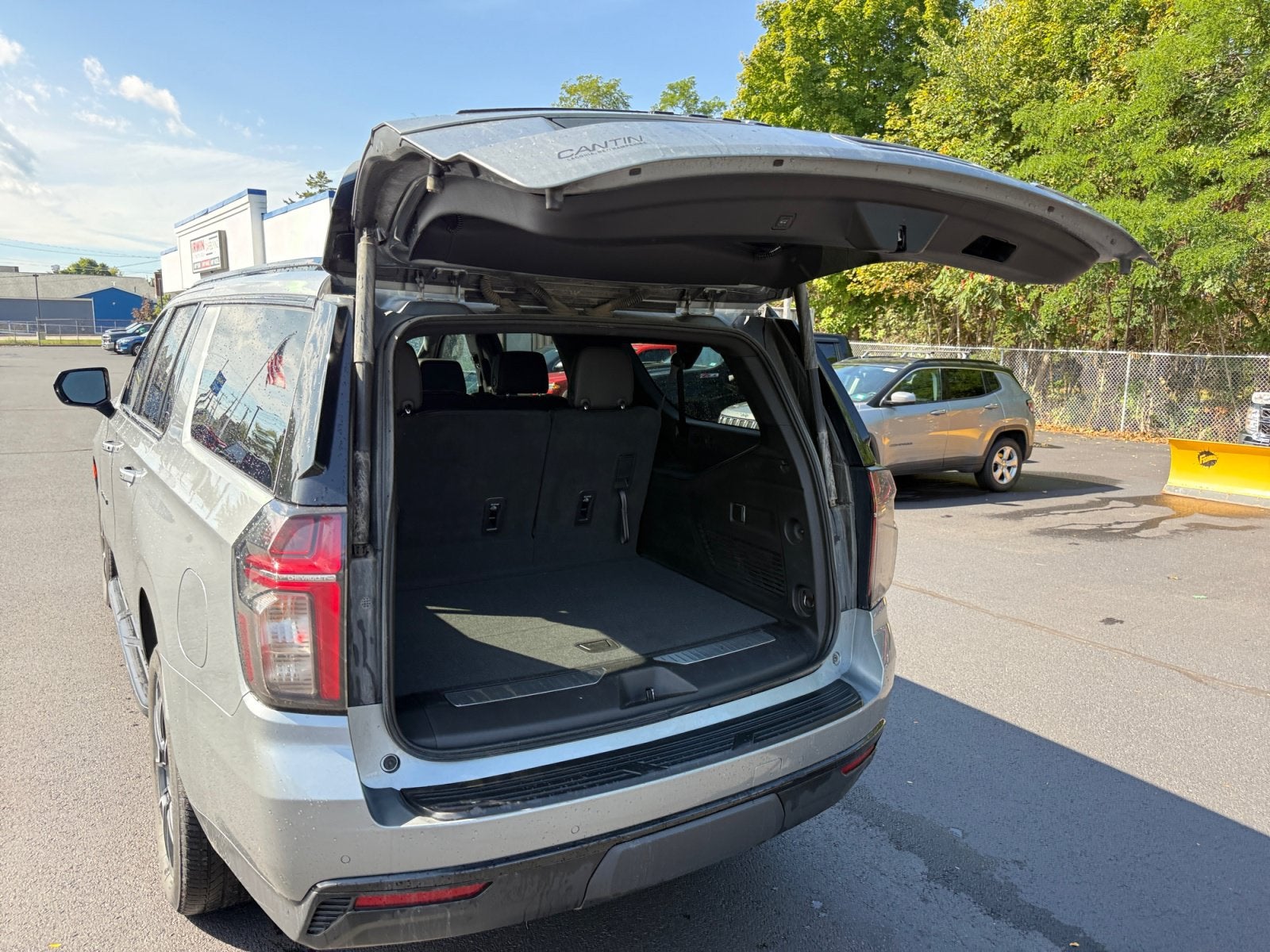 2023 Chevrolet Suburban RST