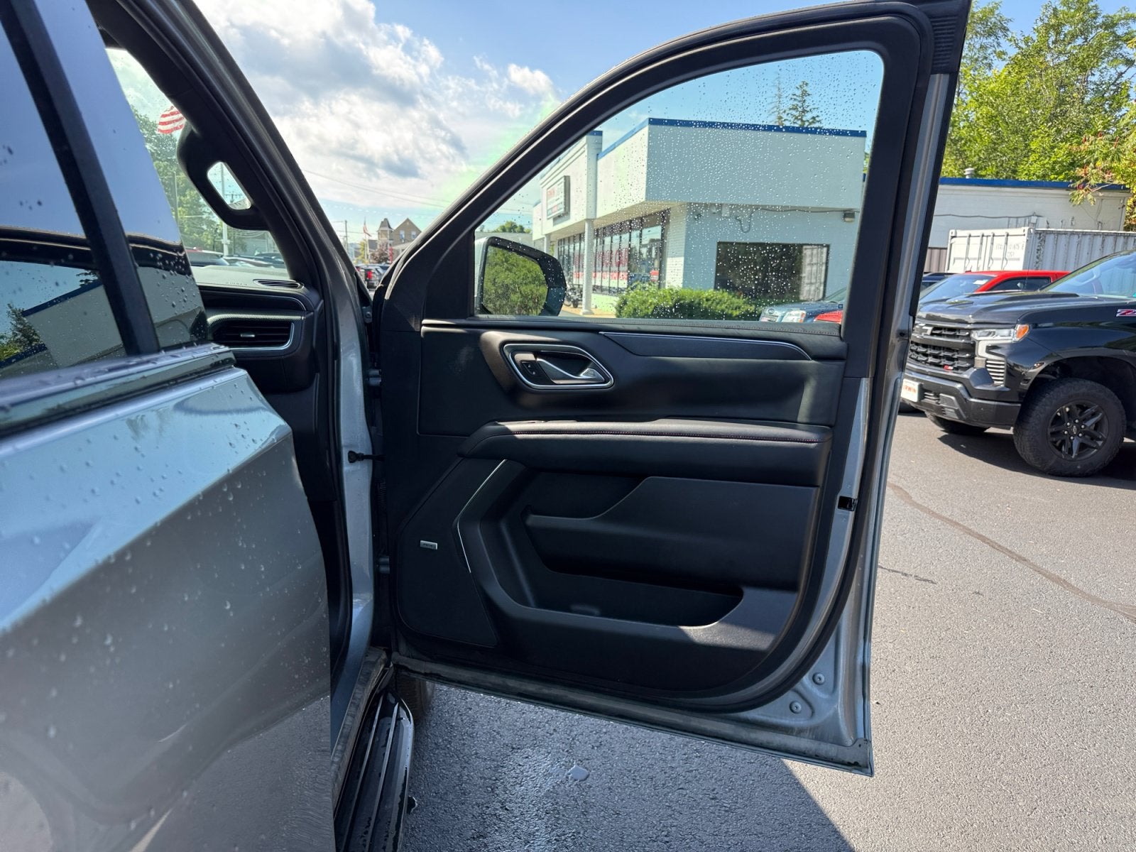 2023 Chevrolet Suburban RST