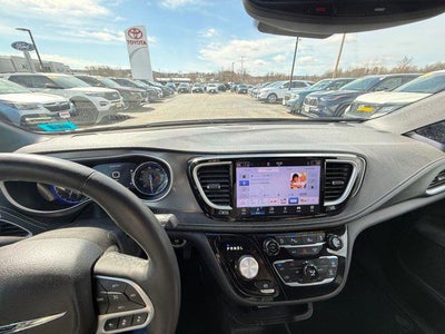 2025 Chrysler Pacifica Select