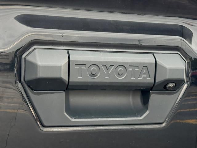 2025 Toyota Tacoma 4WD SR5