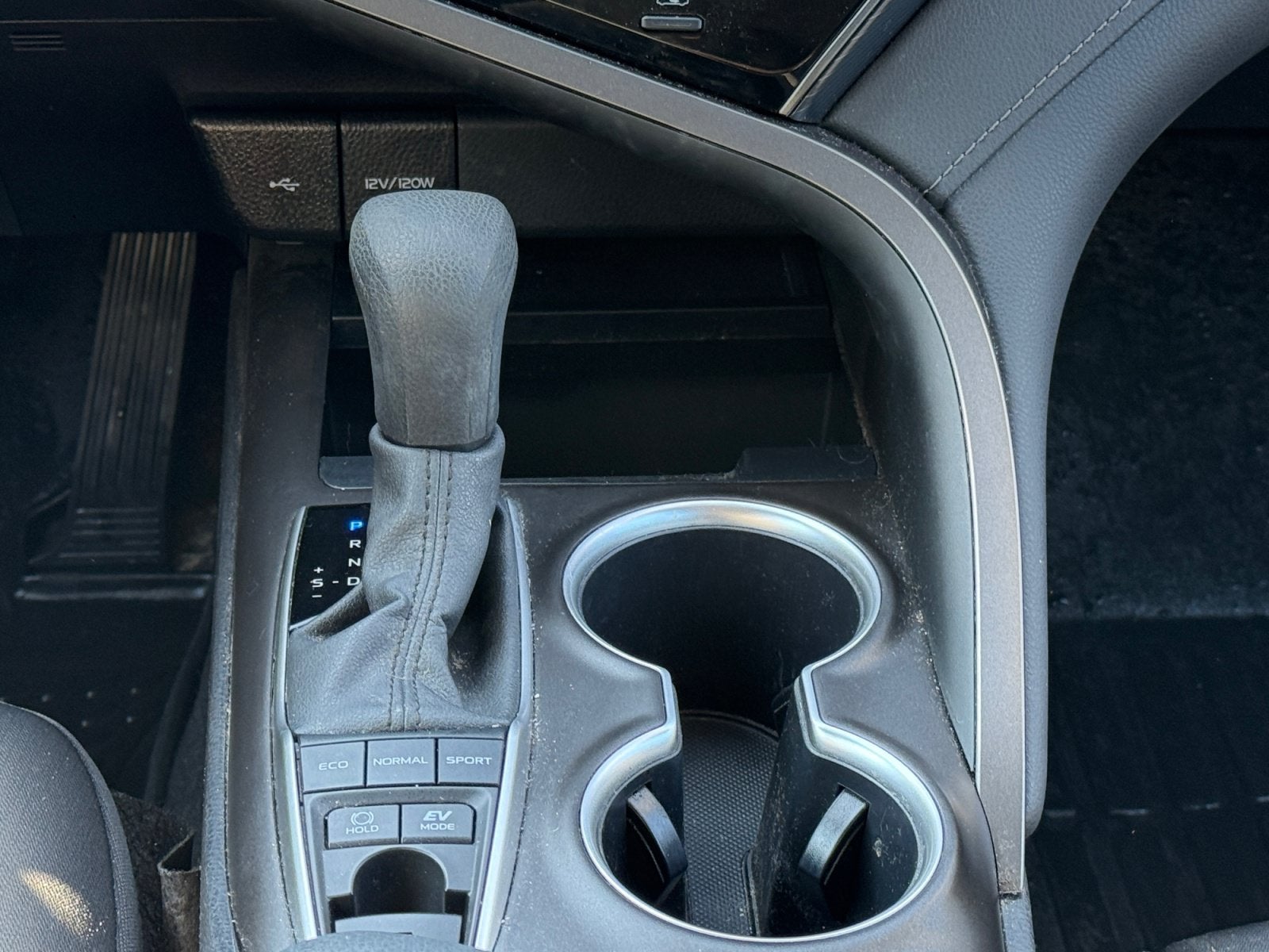 2024 Toyota Camry Hybrid LE