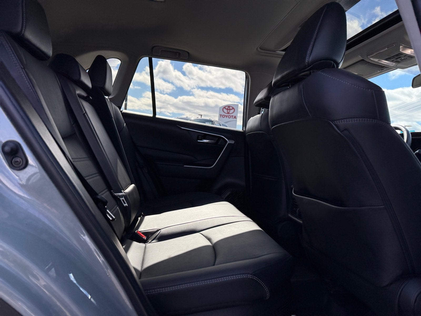 2023 Toyota RAV4 Hybrid XLE Premium