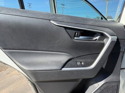 2022 Toyota RAV4 Hybrid SE