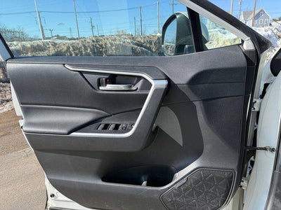 2022 Toyota RAV4 Hybrid SE