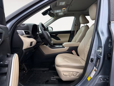 2023 Toyota Highlander Hybrid XLE