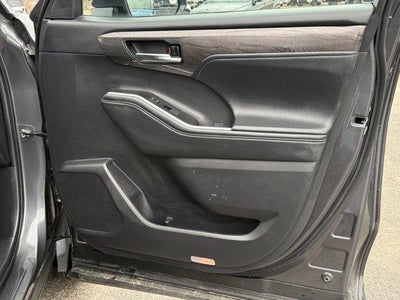 2025 Toyota Highlander Platinum