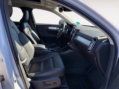 2022 Volvo XC40 Momentum