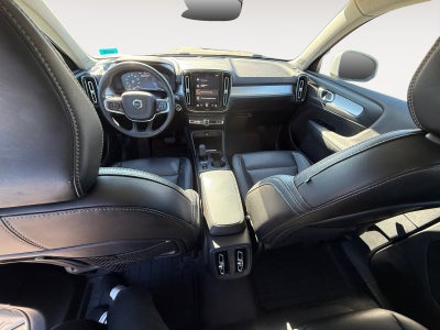 2022 Volvo XC40 Momentum