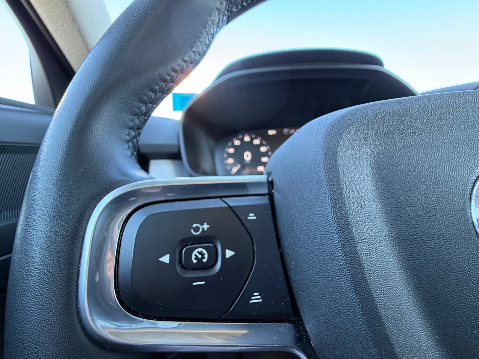 2022 Volvo XC40 Momentum