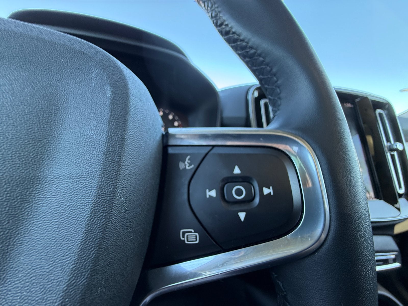 2022 Volvo XC40 Momentum