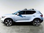 2022 Volvo XC40 Momentum