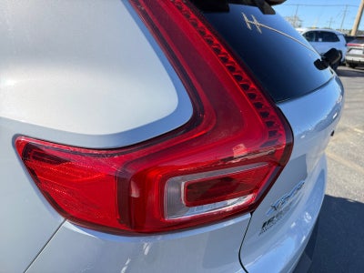 2022 Volvo XC40 Momentum