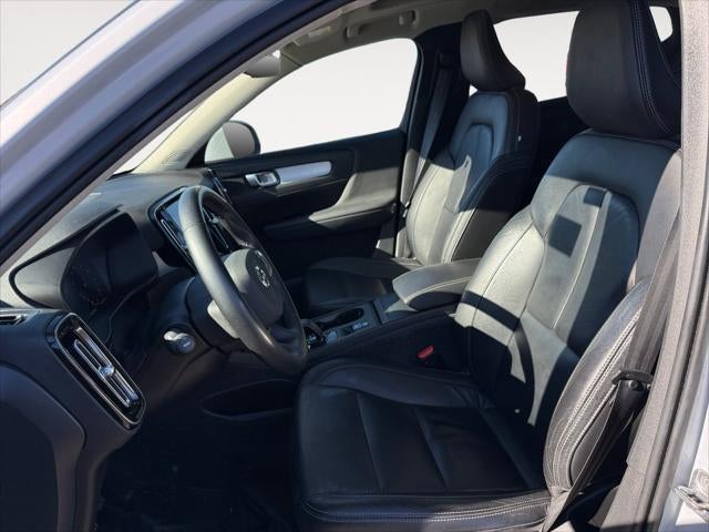 2022 Volvo XC40 Momentum