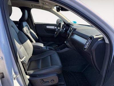 2022 Volvo XC40 Momentum