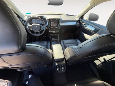 2022 Volvo XC40 Momentum