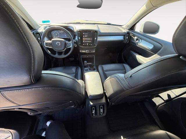 2022 Volvo XC40 Momentum