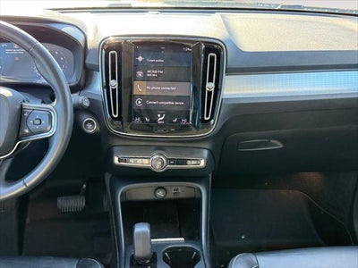 2022 Volvo XC40 Momentum