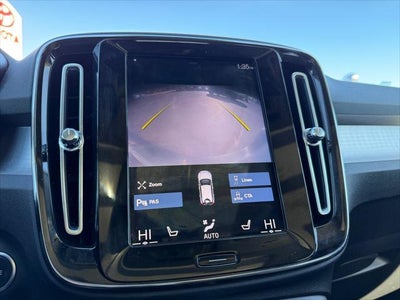 2022 Volvo XC40 Momentum