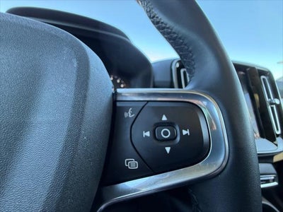 2022 Volvo XC40 Momentum