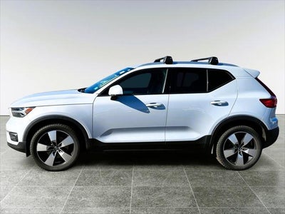 2022 Volvo XC40 Momentum
