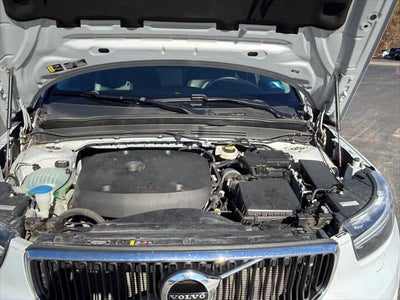 2022 Volvo XC40 Momentum