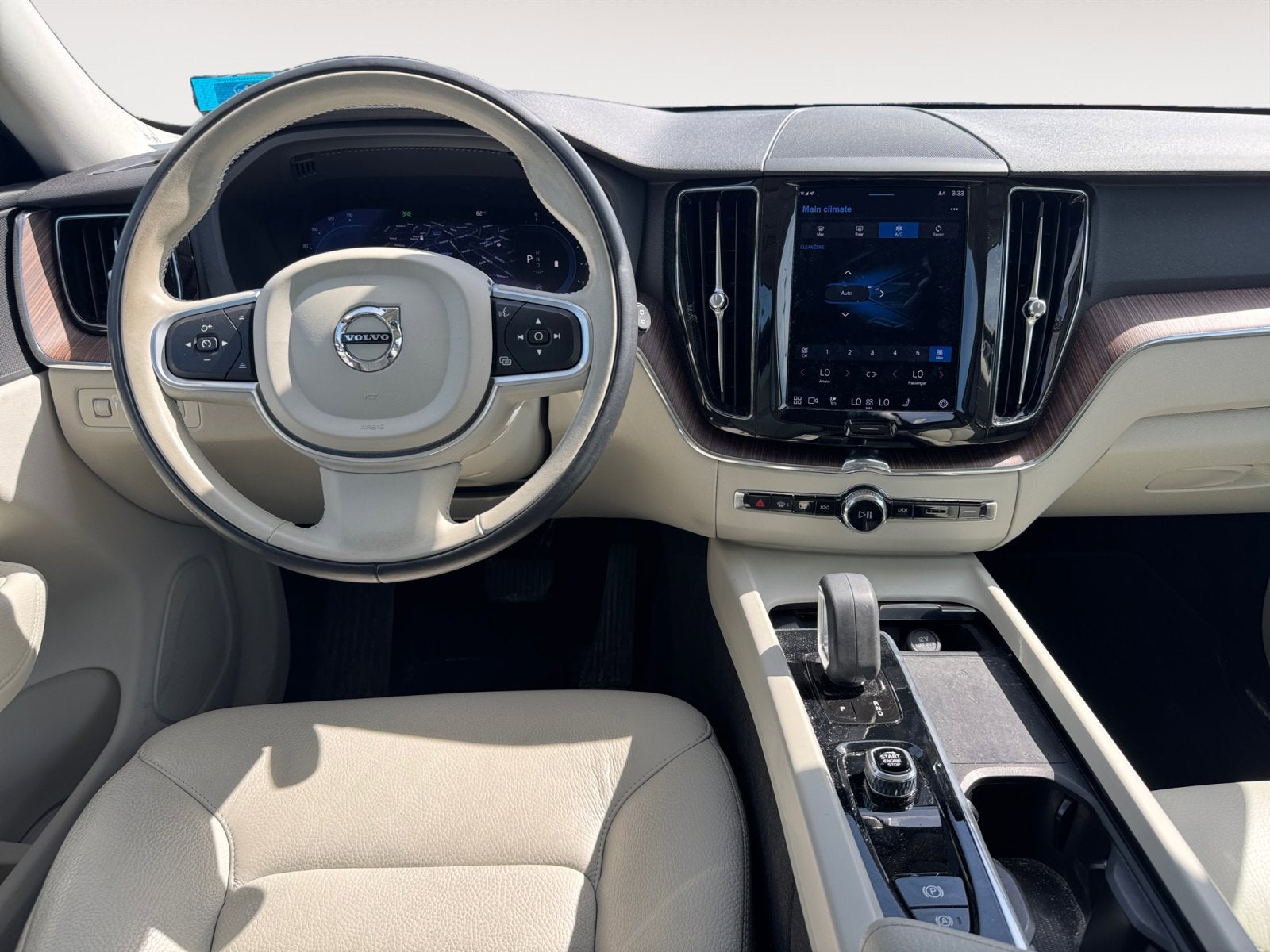 2022 Volvo XC60 Momentum