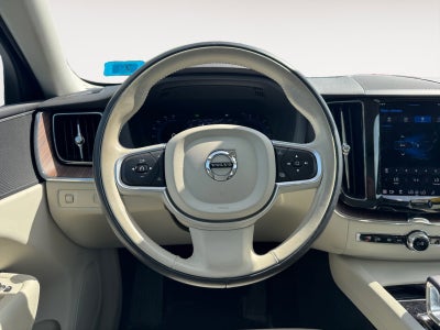 2022 Volvo XC60 Momentum