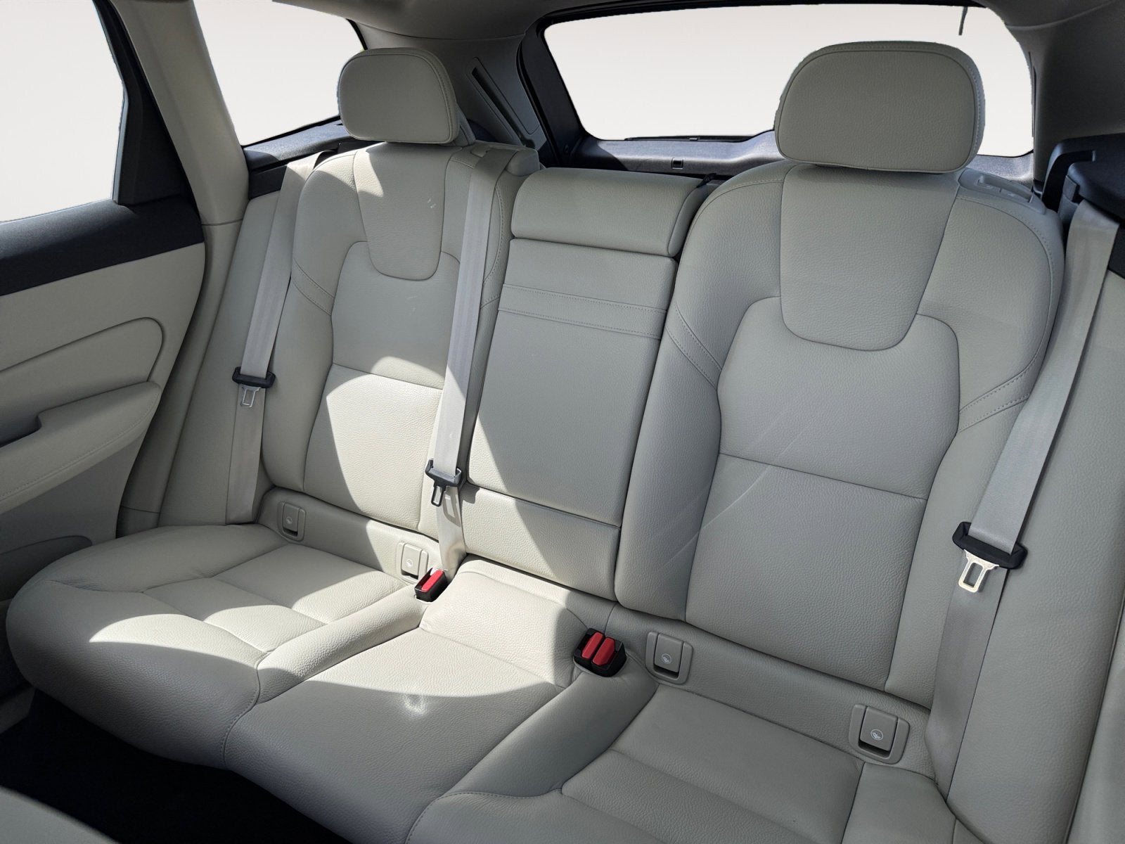 2022 Volvo XC60 Momentum