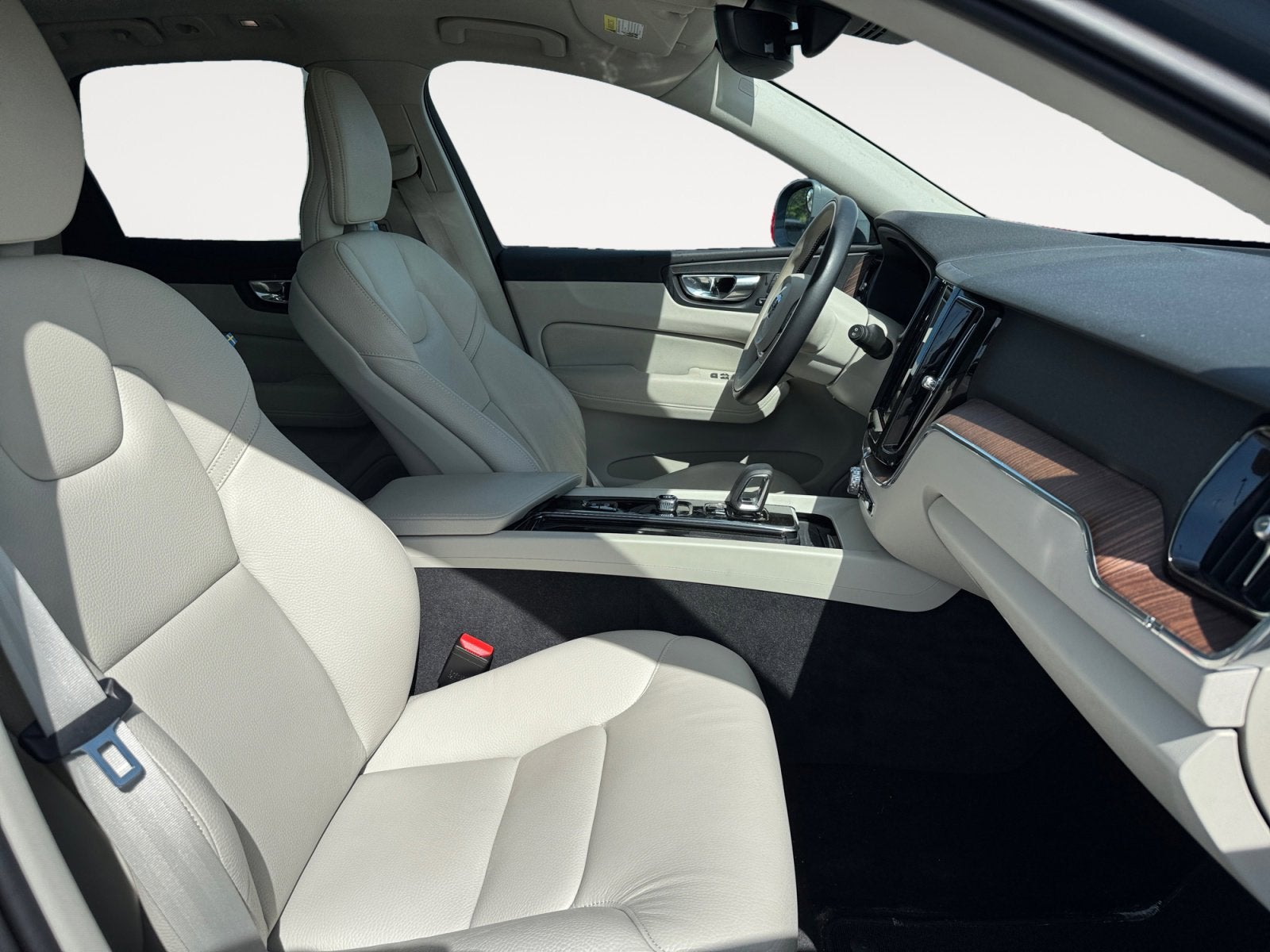 2022 Volvo XC60 Momentum