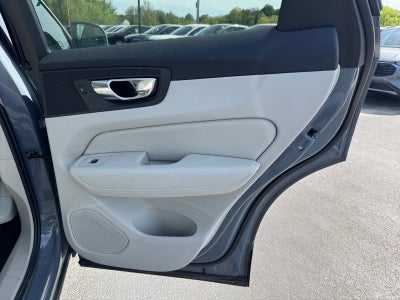 2022 Volvo XC60 Momentum
