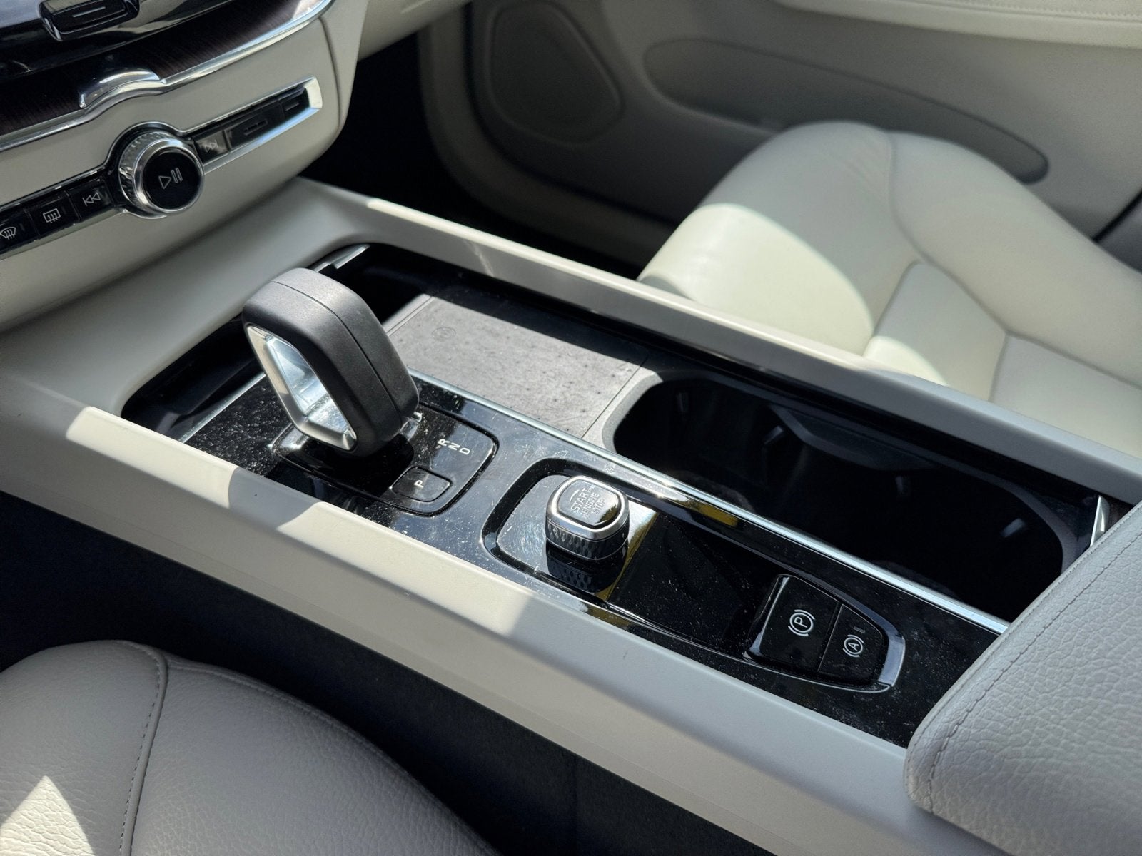 2022 Volvo XC60 Momentum