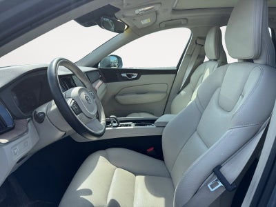 2022 Volvo XC60 Momentum