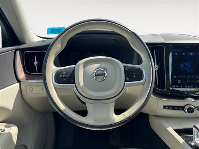2022 Volvo XC60 Momentum