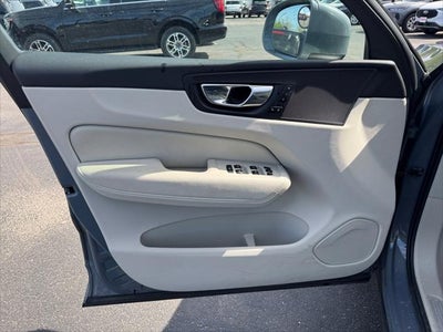 2022 Volvo XC60 Momentum