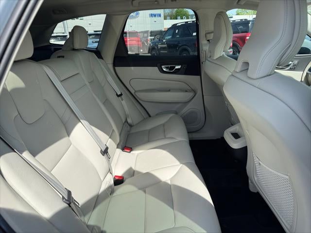 2022 Volvo XC60 Momentum