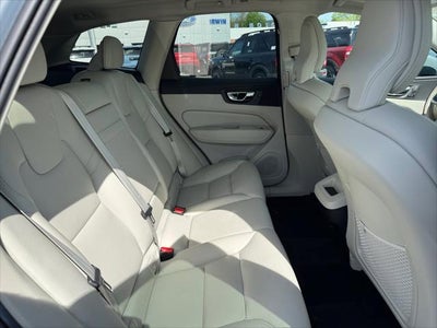 2022 Volvo XC60 Momentum