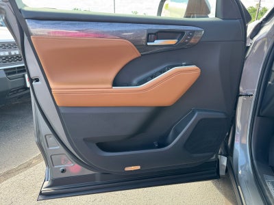 2026 Toyota Highlander Hybrid Platinum
