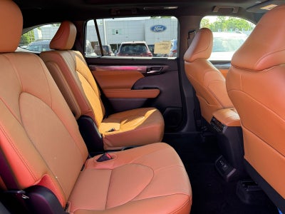 2026 Toyota Highlander Hybrid Platinum