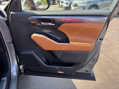2026 Toyota Highlander Hybrid Platinum