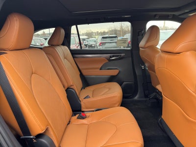 2026 Toyota Highlander Hybrid Platinum