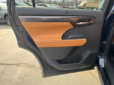 2026 Toyota Highlander Hybrid Platinum