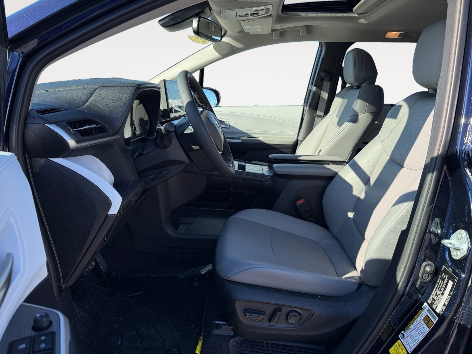 2025 Toyota SIENNA XLE XLE