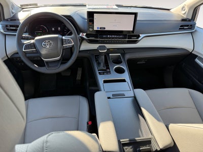 2025 Toyota SIENNA XLE XLE