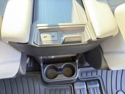 2025 Toyota SIENNA XLE XLE