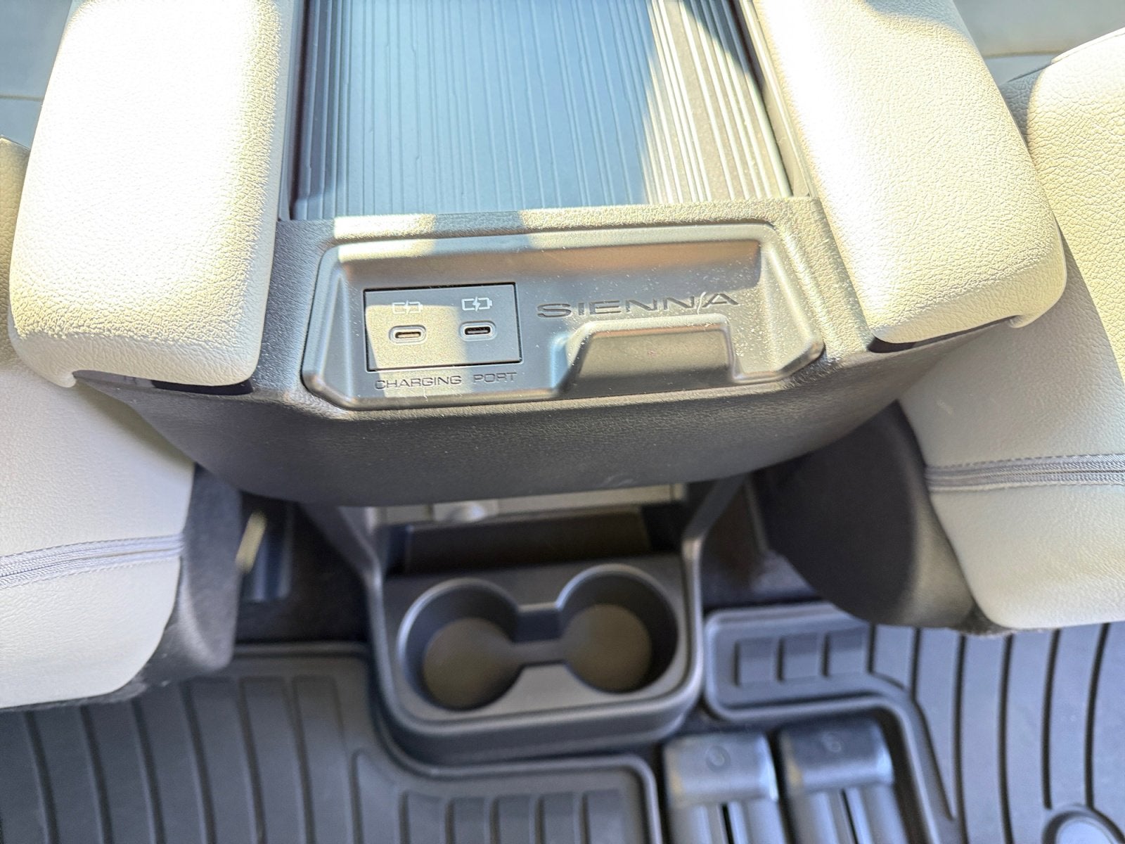 2025 Toyota SIENNA XLE XLE