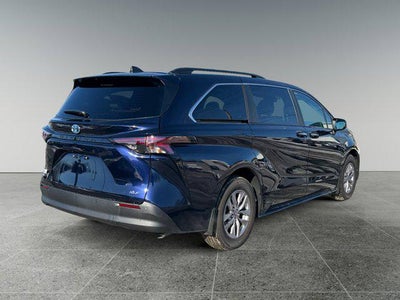2025 Toyota SIENNA XLE XLE
