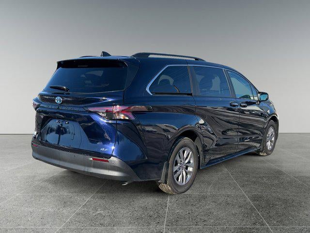 2025 Toyota SIENNA XLE XLE